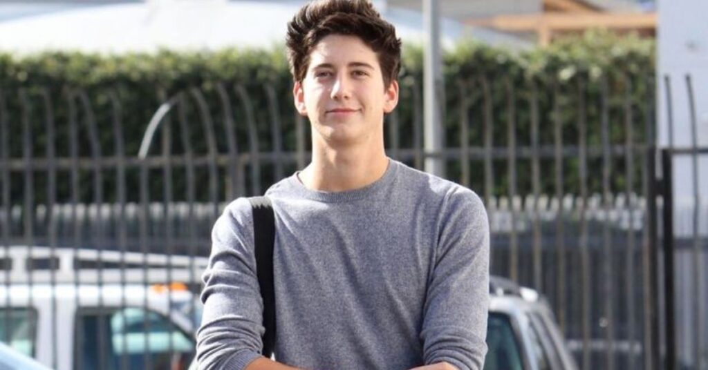 Milo Manheim Relationships